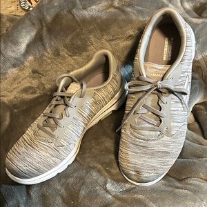 Like New Women’s Skechers Go Walk Ultra Go Gray Striped Casual Sneakers, Sz 11